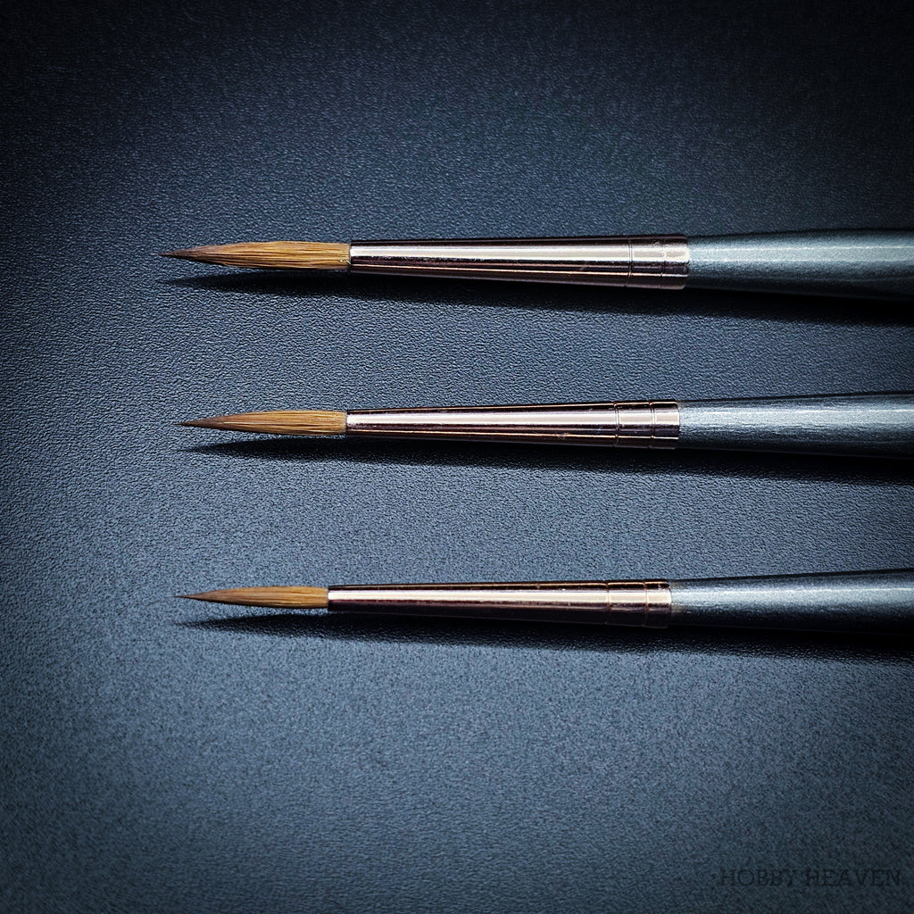 Close-up of da Vinci Miniature Maestro Kolinsky sable brush tips showing fine points