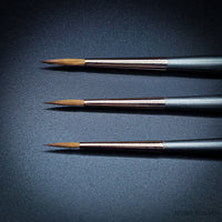 Close-up of da Vinci Miniature Maestro Kolinsky sable brush tips showing fine points
