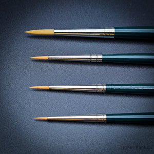 da Vinci NOVA Series 5354 – Premium gold synthetic brushes engineered for enhanced paint retention and perfect point formation.