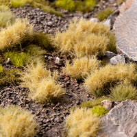 Arid grassland diorama featuring Dense Beige 6mm - Wild Tufts, showcasing a vibrant savannah or steppe scene amid the dense, dry vegetation
