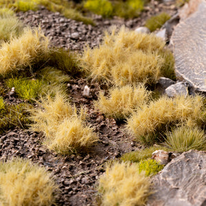 Arid grassland diorama featuring Dense Beige 6mm - Wild Tufts, showcasing a vibrant savannah or steppe scene amid the dense, dry vegetation