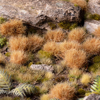 Realistic diorama featuring Dry Tuft XL 12mm - Wild XL Tufts, showcasing a diverse arid landscape with sparse desert vegetation, summer-dry prairies, and transitional areas, demonstrating the product's effectiveness in creating convincing dry environments
