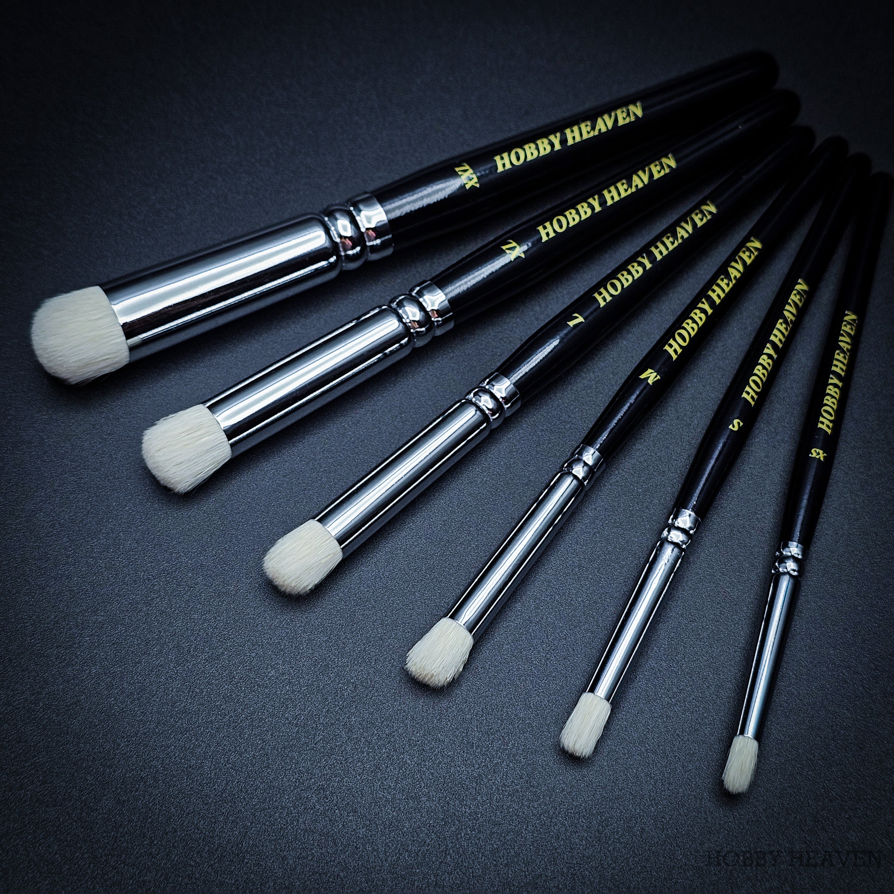 Hobby Heaven 6-piece dry brush set XS–XXL arranged in a size lineup showing goat hair bristles for miniature painting.