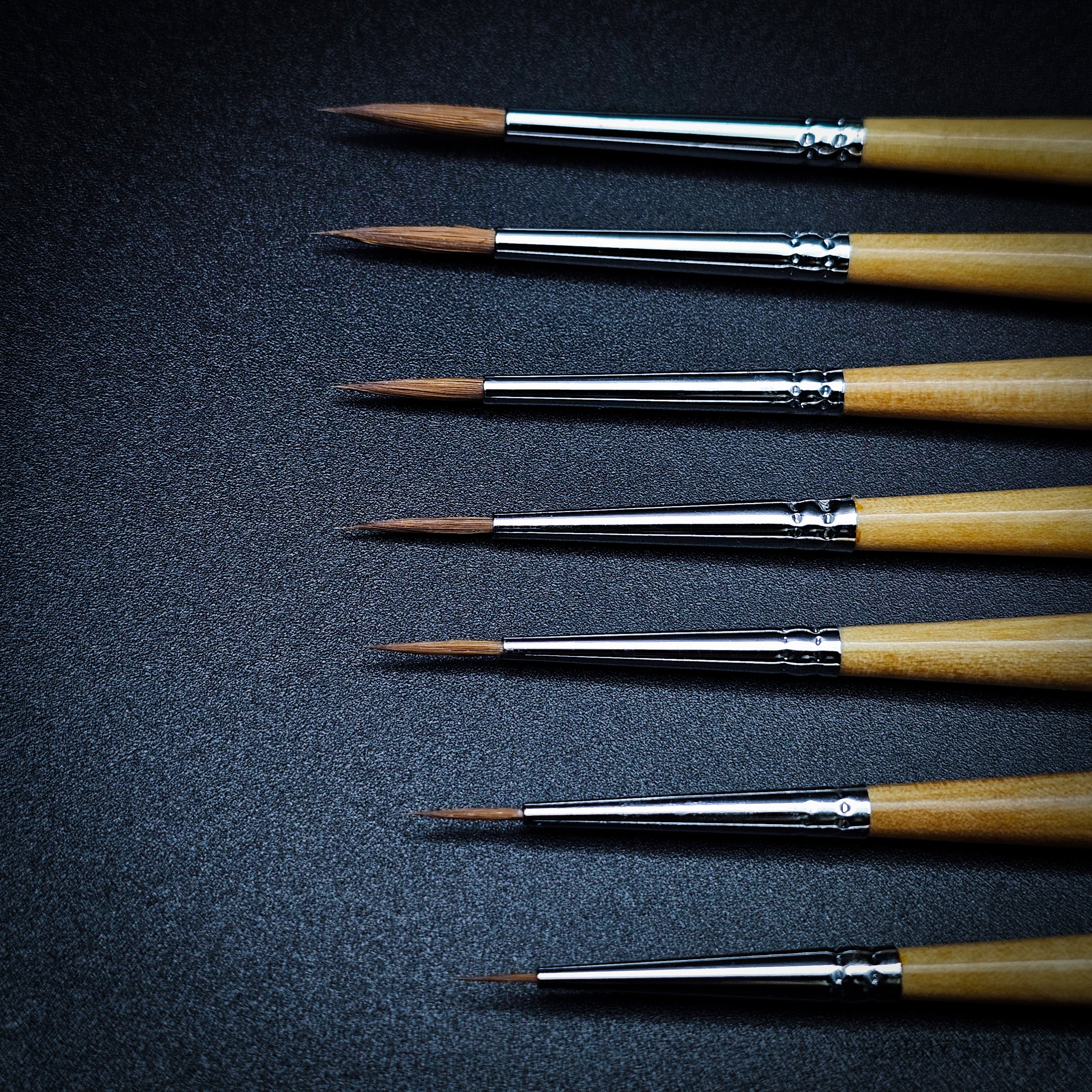 Series 4 Kolinsky Sable brush tips and ferrules close-up — sizes compared side by side showing point quality