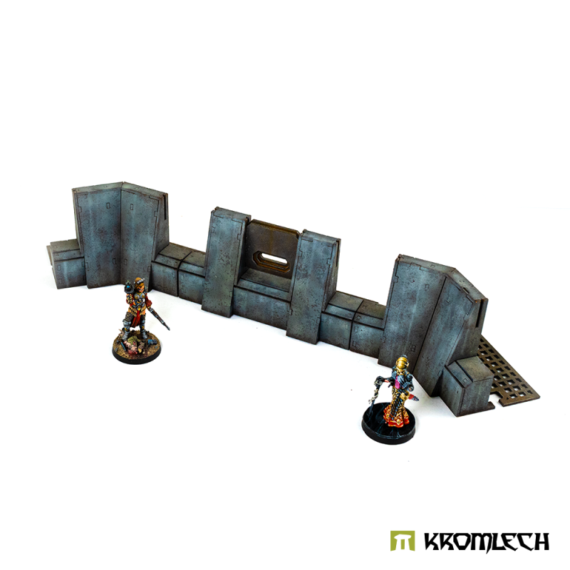 The painted 45° inner wall set with two painted figures for scale (miniatures not included)