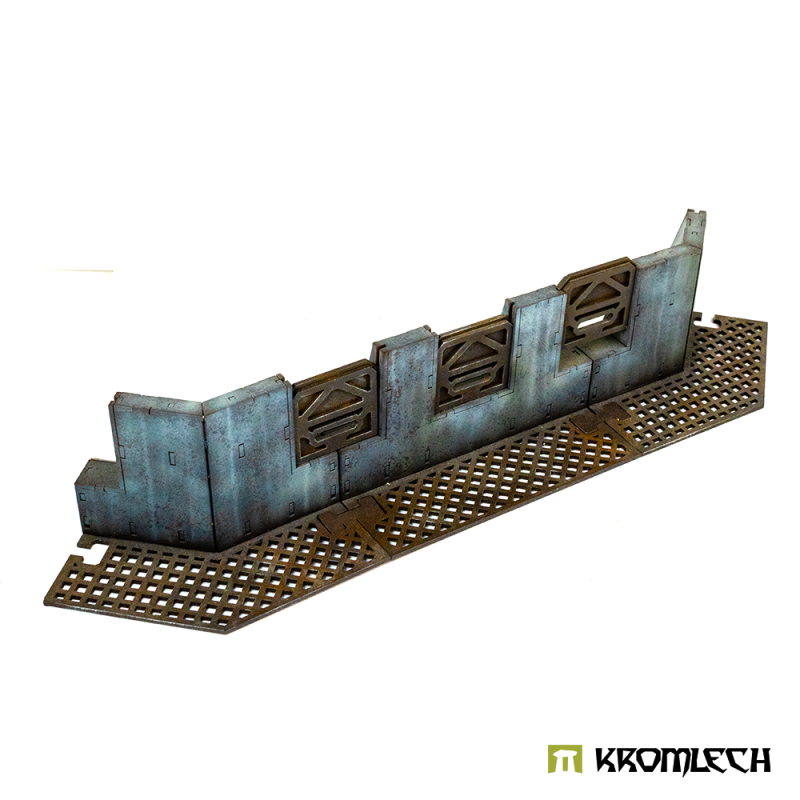 Front of the 45° inner wall set: armoured windows above a long grated floor plate