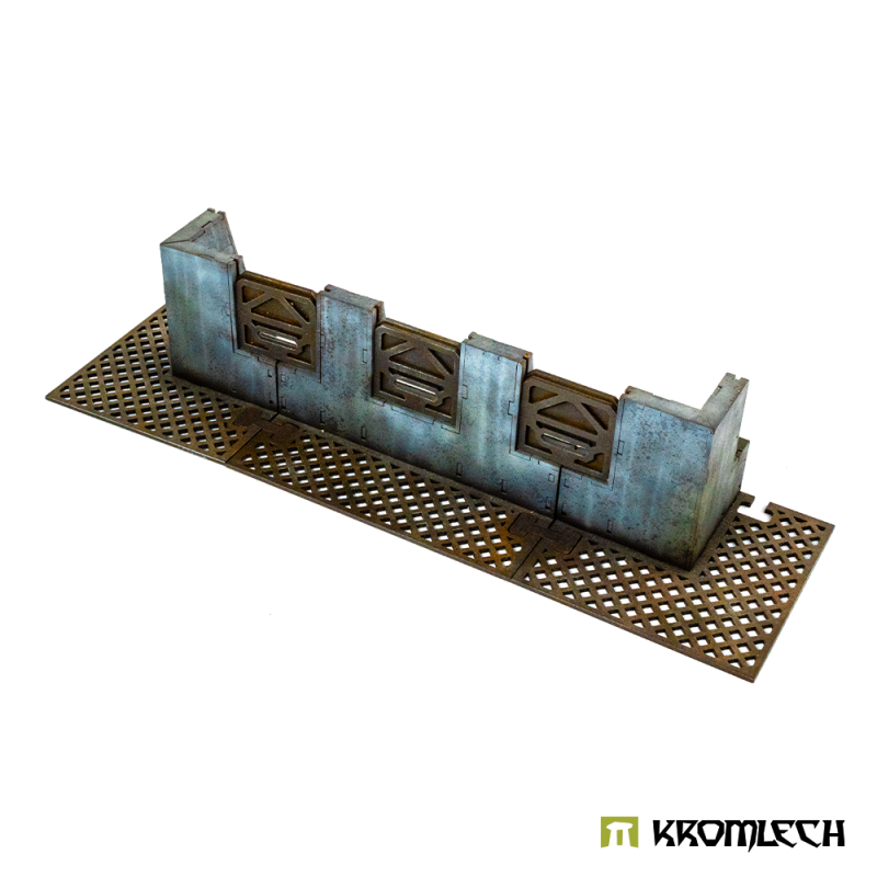 Front of the 90° inner wall set: armoured windows above a wide grated floor plate