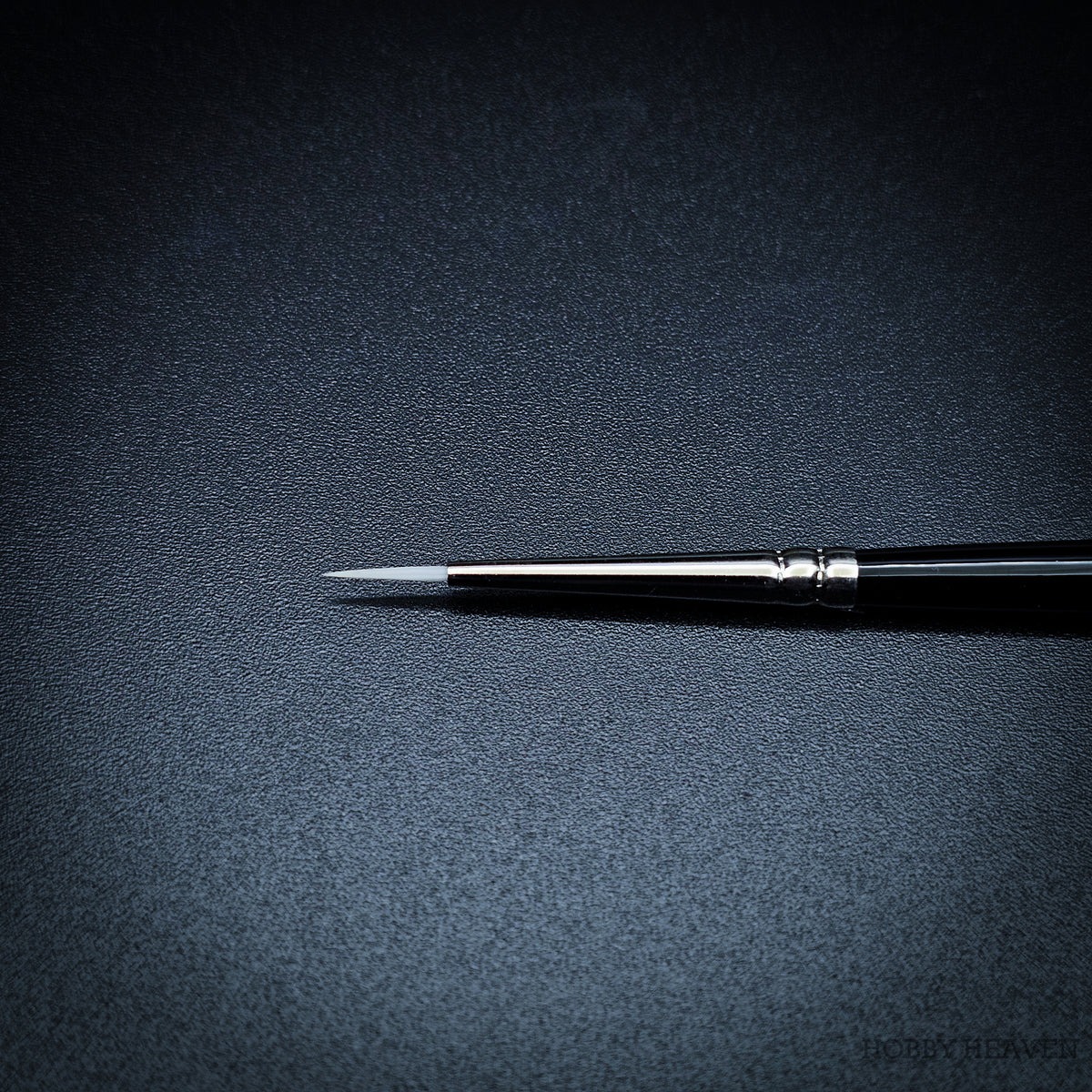 Close-up of Snowdrop size 0 long handle brush head