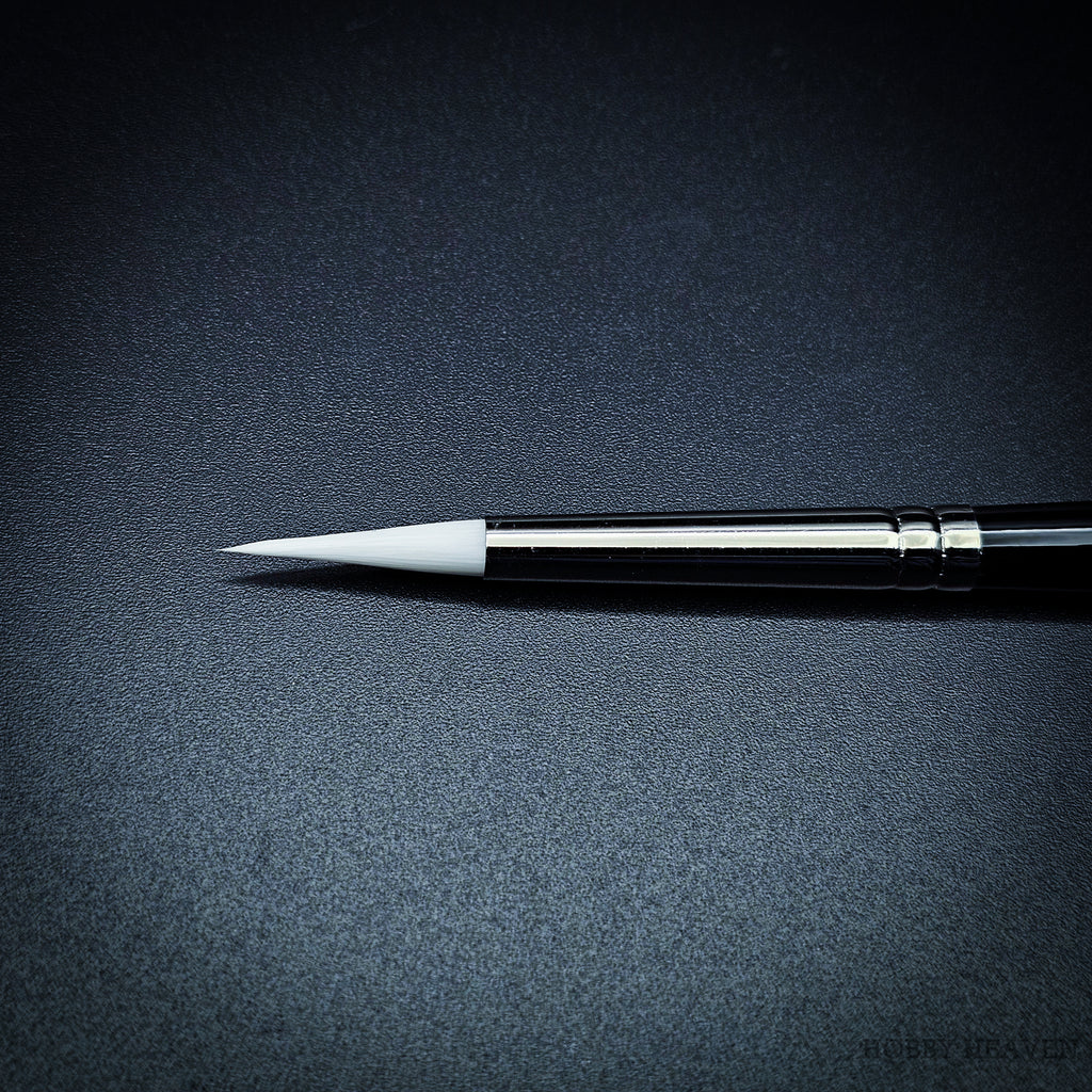 Close-up of Snowdrop size 8 long handle brush head