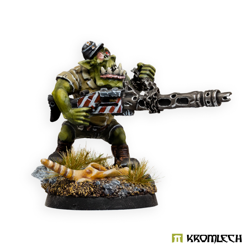 Kromlech Orc Afrika Korps MG42 Gunner painted: an orc in a cap and shorts bracing a long machine gun