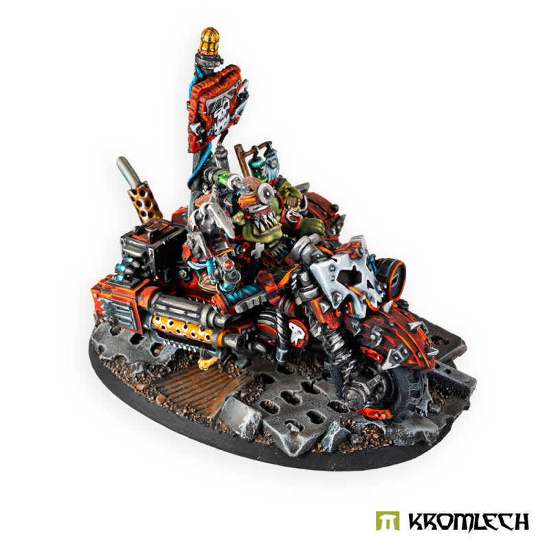 Kromlech Orc Chirurgeon on Bike painted: an orc surgeon on a sidecar bike, a warning lamp on a pole above