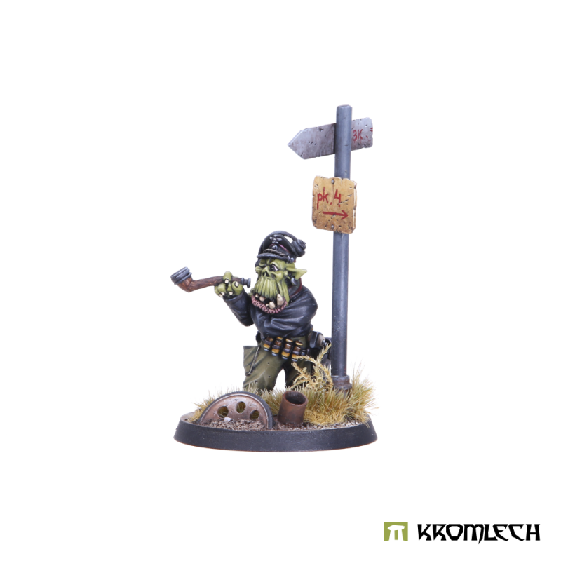 The Orc Tank Commander raising his pipe, seen from the other side; the scenic base is not included