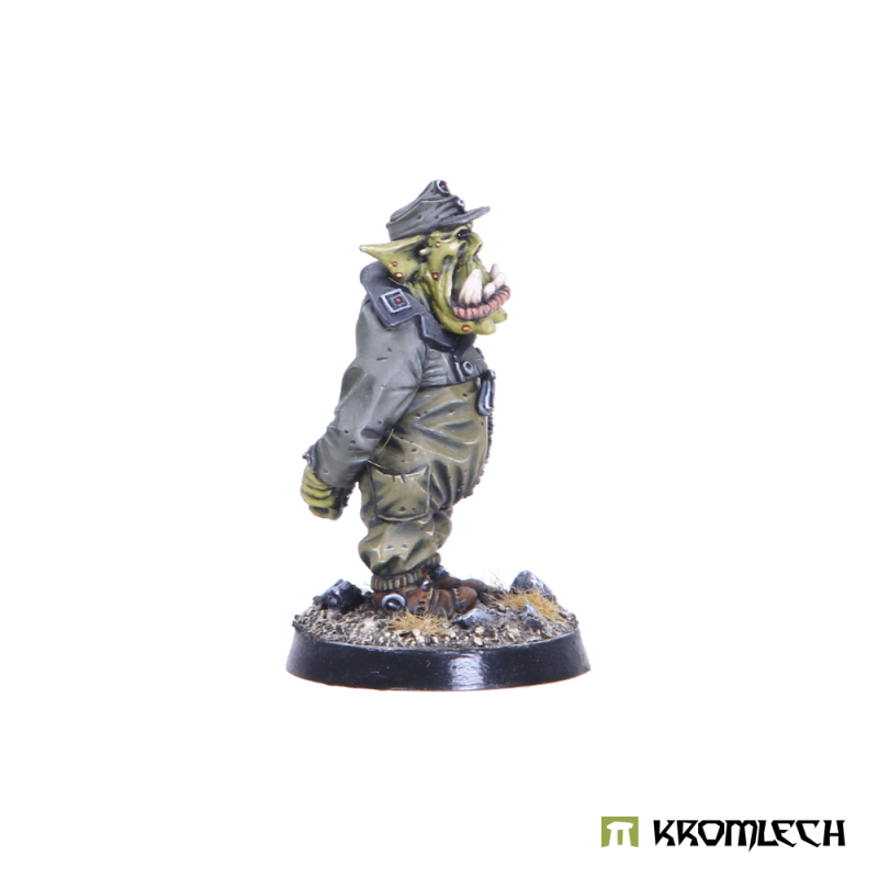 The Orc Tank Driver from the other side, showing his jacket, boots and round base