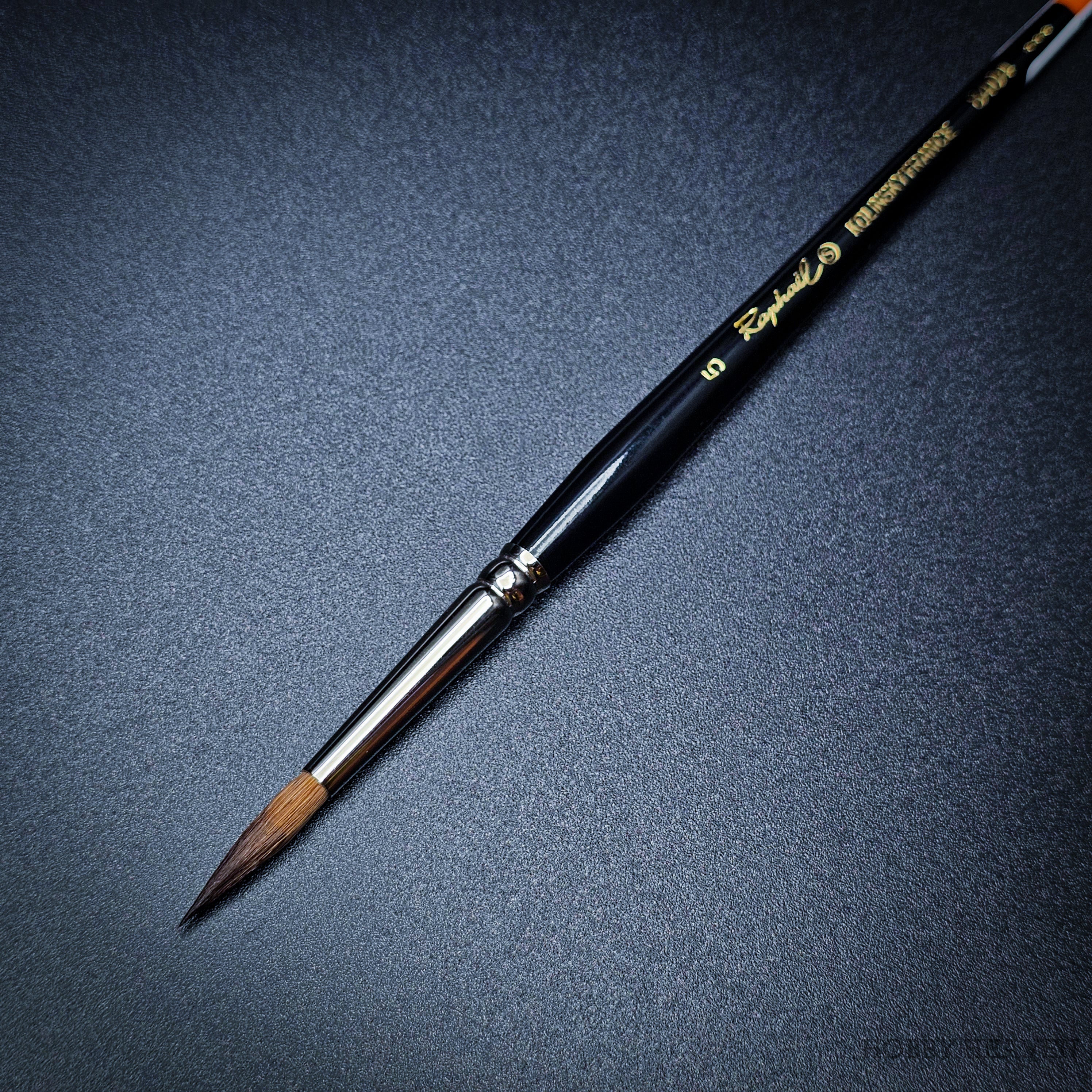 Raphael 8404 — Kolinsky Sable Round