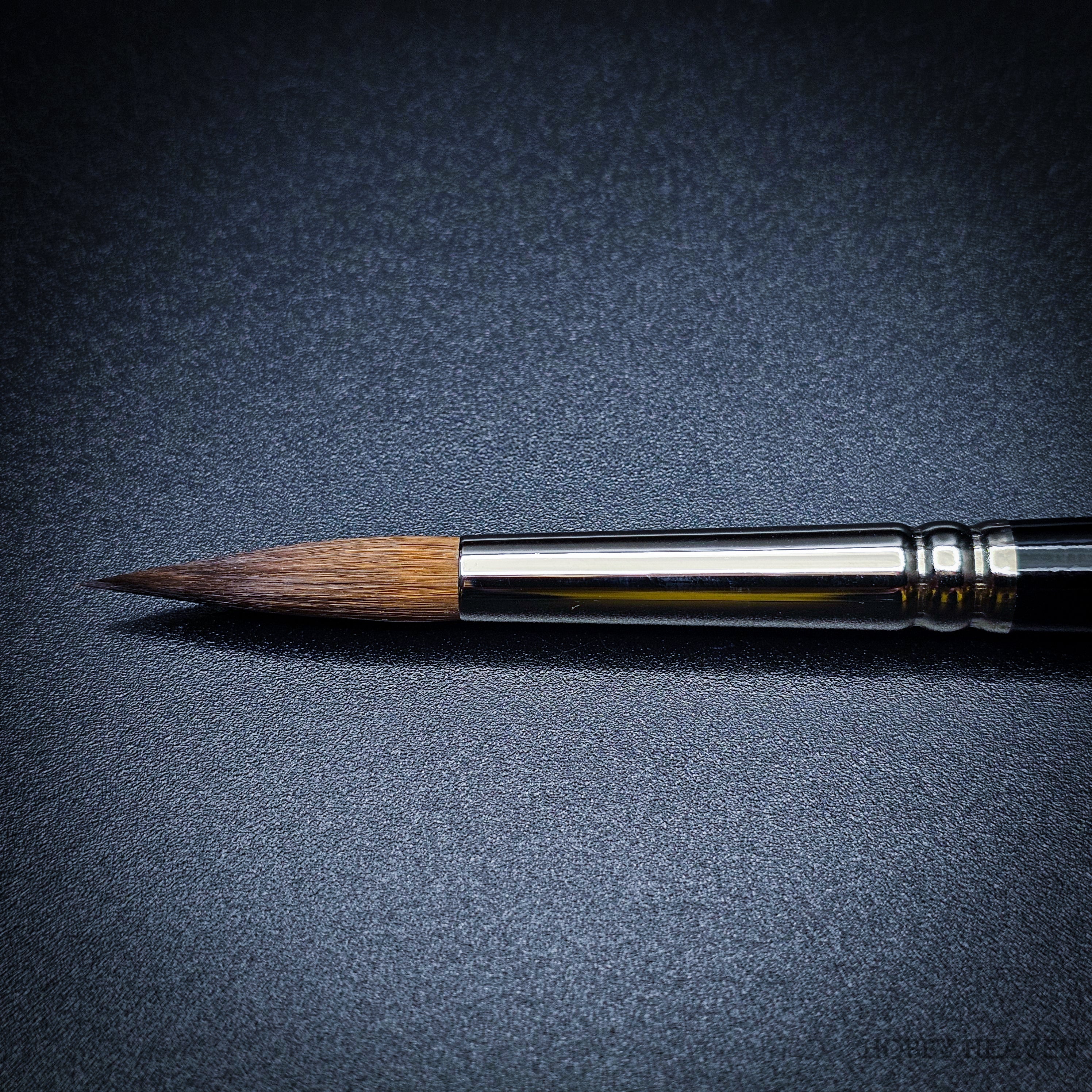 Raphael 8404 — Kolinsky Sable Round