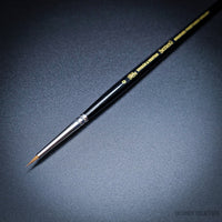 Professional-grade Series 7 Miniature brush with ultra-fine tip
