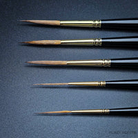 Close-up of Raphael 8802 Kolinsky Sable Rigger brush tips showing ultra-fine precision for model painting and illustration
