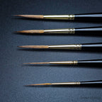 Raphael 8802 Kolinsky Sable Rigger paintbrushes detail view – professional precision tips for miniature and scale modeling