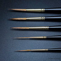 Raphael 8802 Kolinsky Sable Rigger paintbrushes detail view – professional precision tips for miniature and scale modeling

