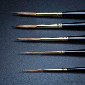 Raphael 8802 Kolinsky Sable Rigger paintbrushes detail view – professional precision tips for miniature and scale modeling