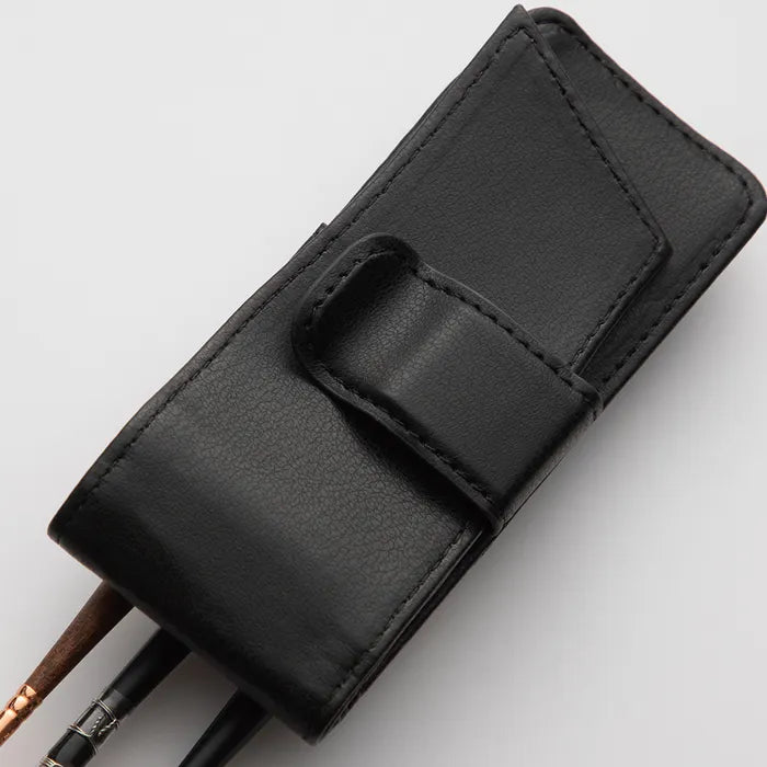 Back view of Raphael Le Voyageur protective black leather case for travel brushes