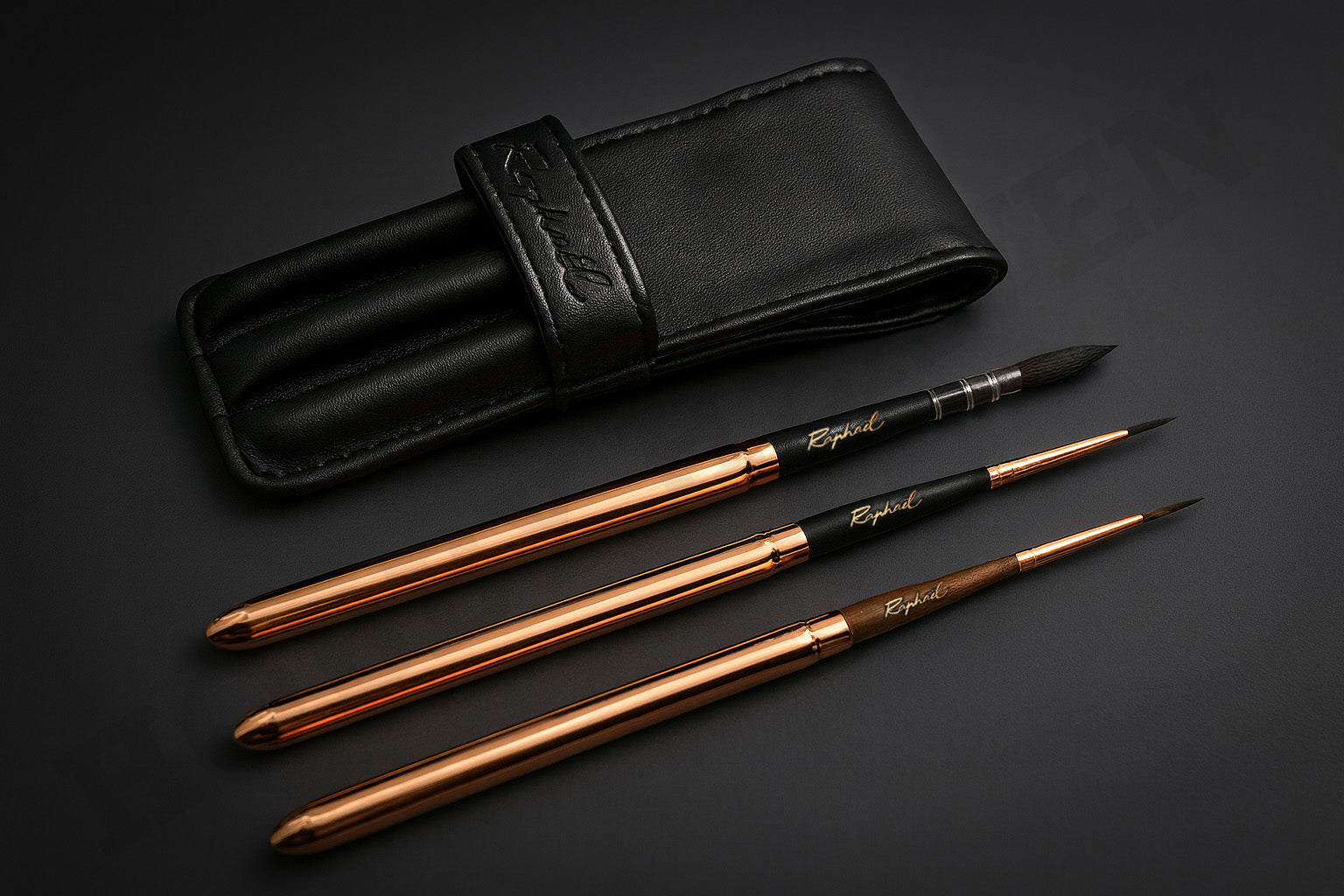 Raphael Le Voyageur travel watercolour brushes with protective leather case – premium French artist collection