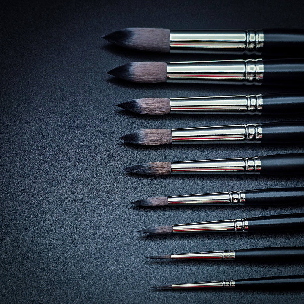 Raphaël Softaqua 845 round watercolour brush size comparison showing different diameters and tip shapes