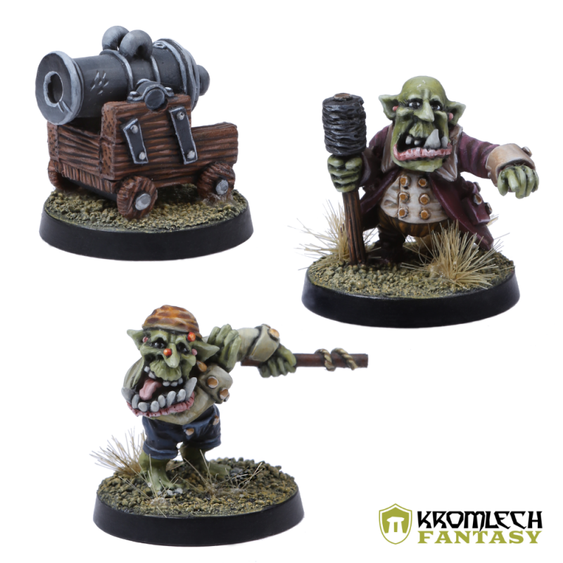 Deck cannon on its wooden carriage with two goblin cannoneers