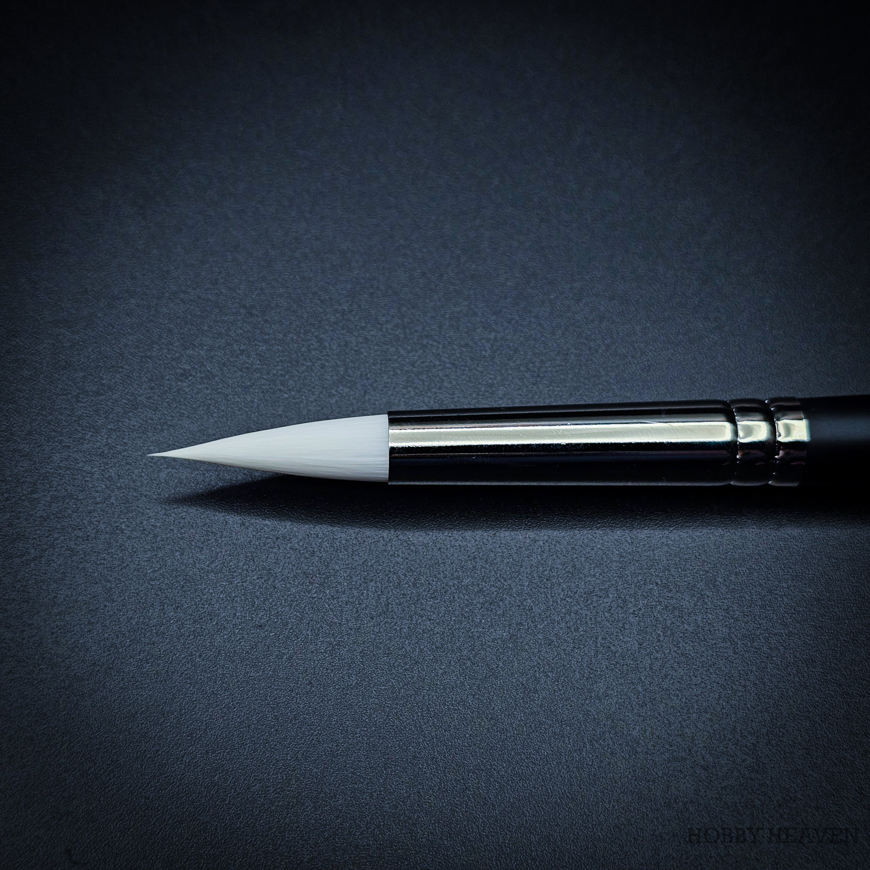 Close-up of Snowdrop size 12 brush head