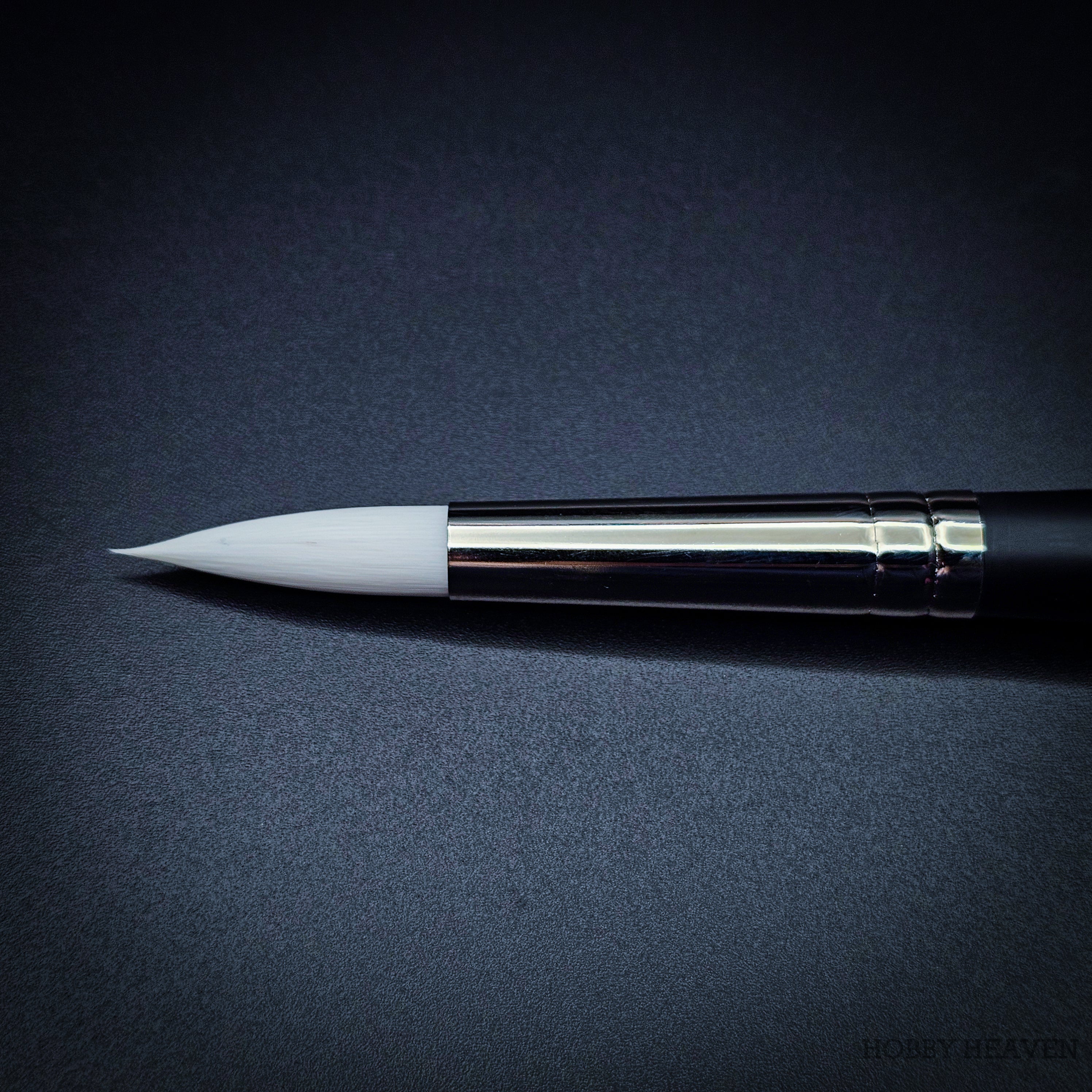 Close-up of Snowdrop size 14 brush head