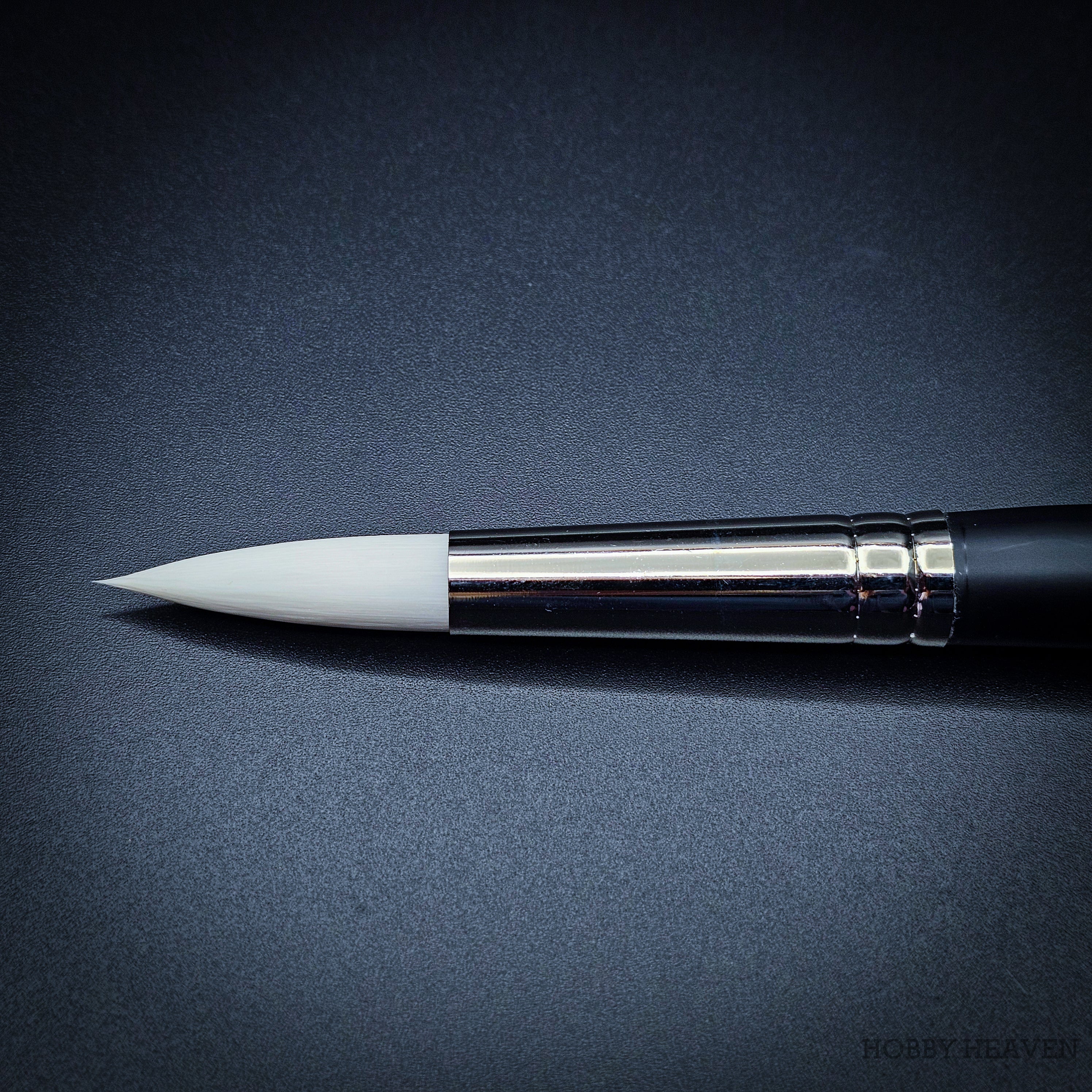 Close-up of Snowdrop size 16 brush head showing the full white taklon belly