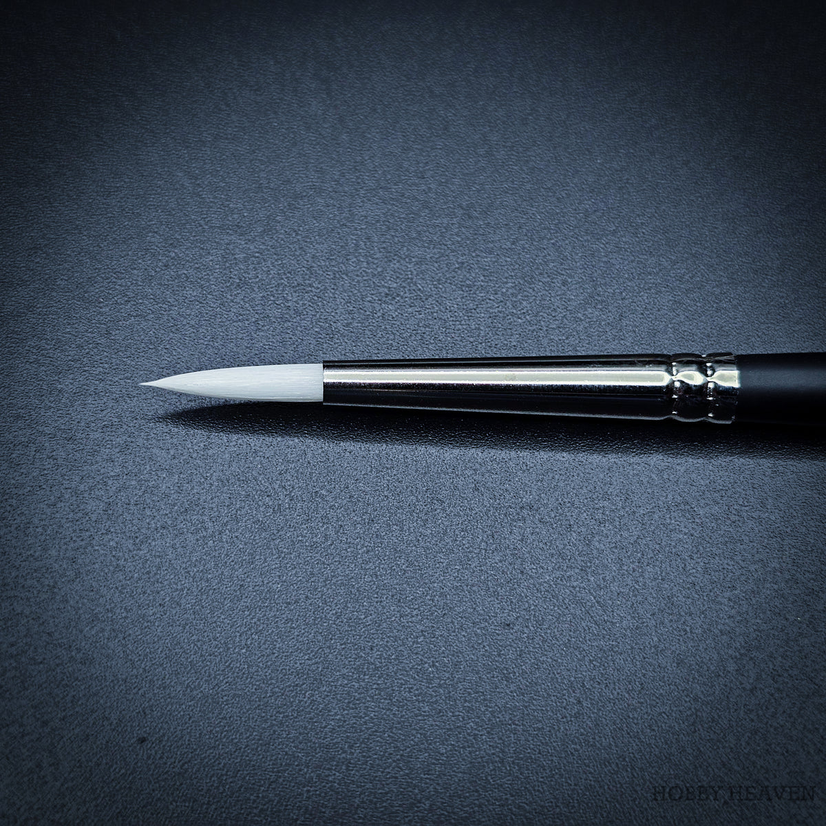 Close-up of Snowdrop size 4 brush head