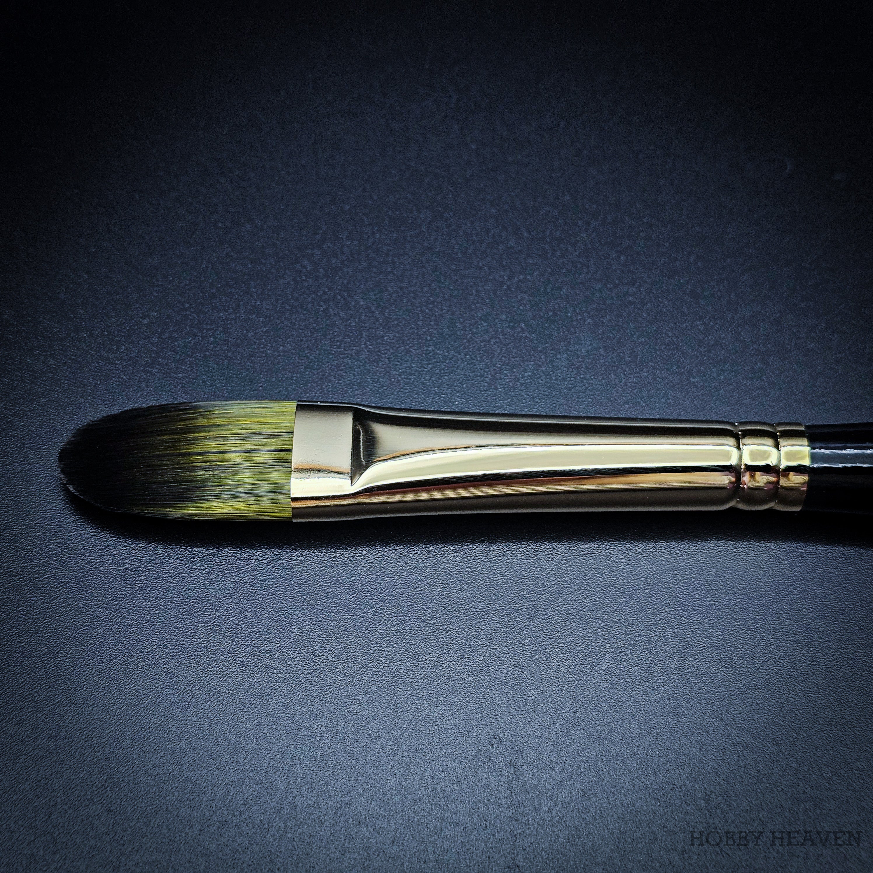 Rosemary & Co Evergreen Filbert size 8 short handle head close-up - Hobby Heaven
