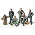 Tamiya 1/35 German Tank Crew At Rest 35201