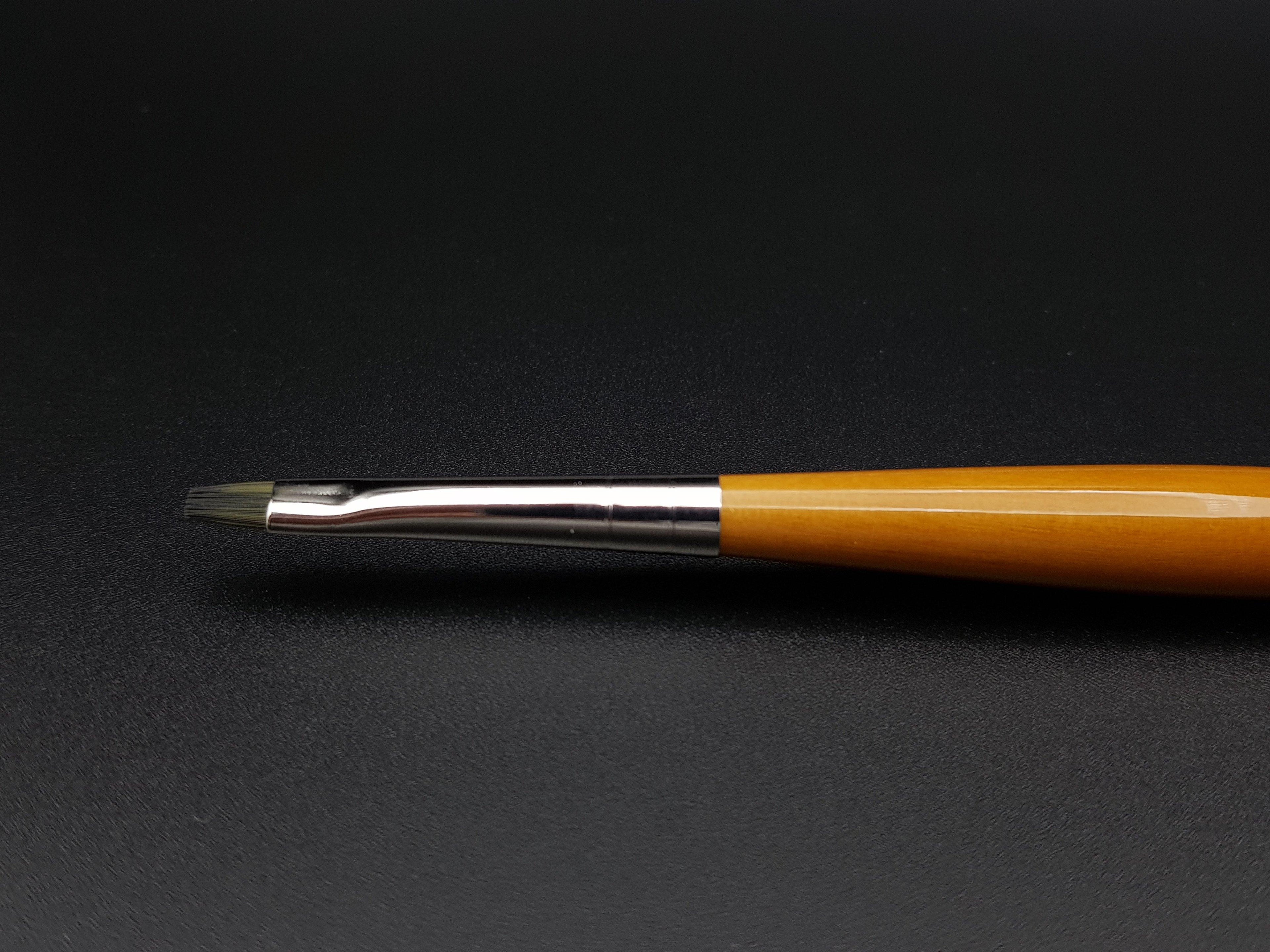 Isabey ISACRYL Short Flat Brush Series 6562 - Hobby Heaven
