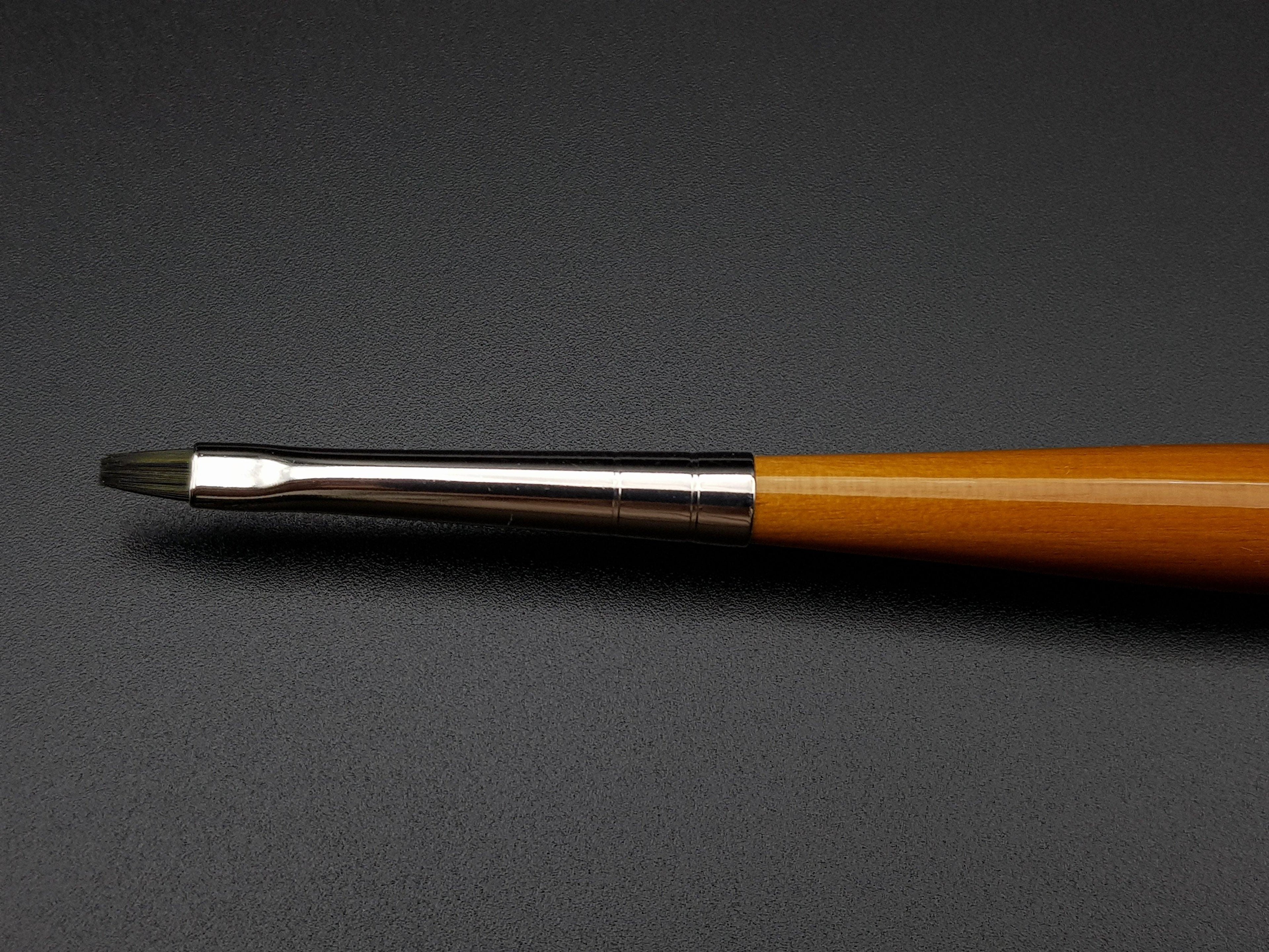 Isabey ISACRYL Short Flat Brush Series 6562 - Hobby Heaven