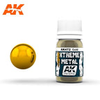 AK472 Xtreme Metal Gold: 30ml Xtreme Metal bottle with a white ribbed cap, beside a mirror-gold swatch sphere.