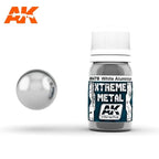 AK478 Xtreme Metal White Aluminium: 30ml bottle, ribbed white cap, beside a bright near-white polished metal sphere.