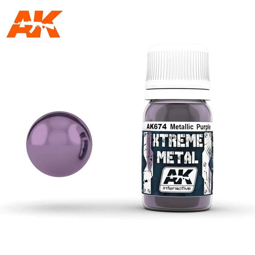 AK674 Xtreme Metal Metallic Purple: 30ml bottle with a ribbed white cap, beside a glossy light lilac violet sphere.