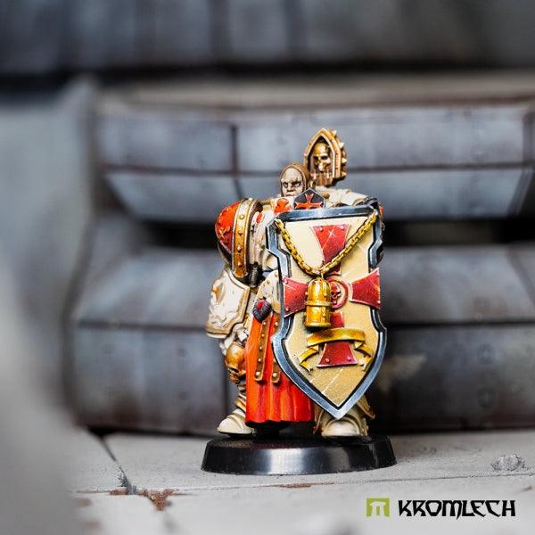 A painted crusader behind the scroll-and-cross shield on its left arm, standing on a round base before steel steps